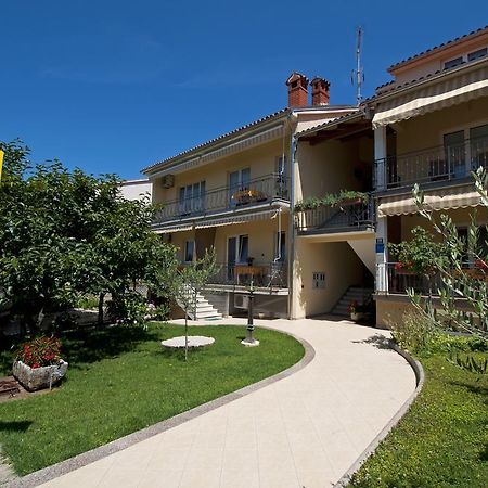 Apartments Maria Πόρετς Εξωτερικό φωτογραφία