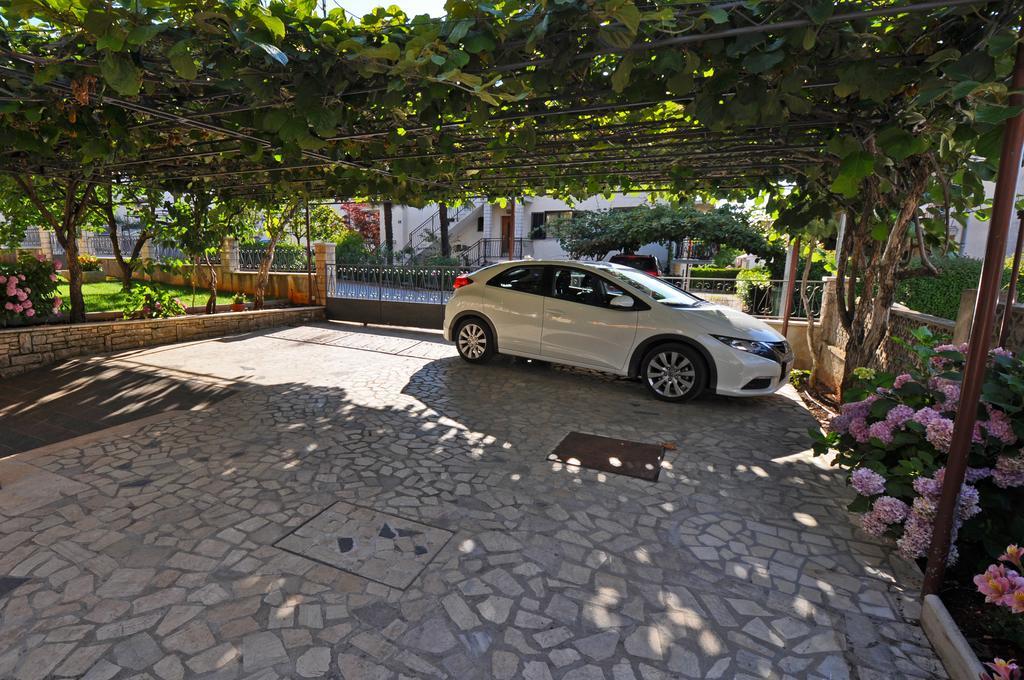 Apartments Maria Πόρετς Εξωτερικό φωτογραφία